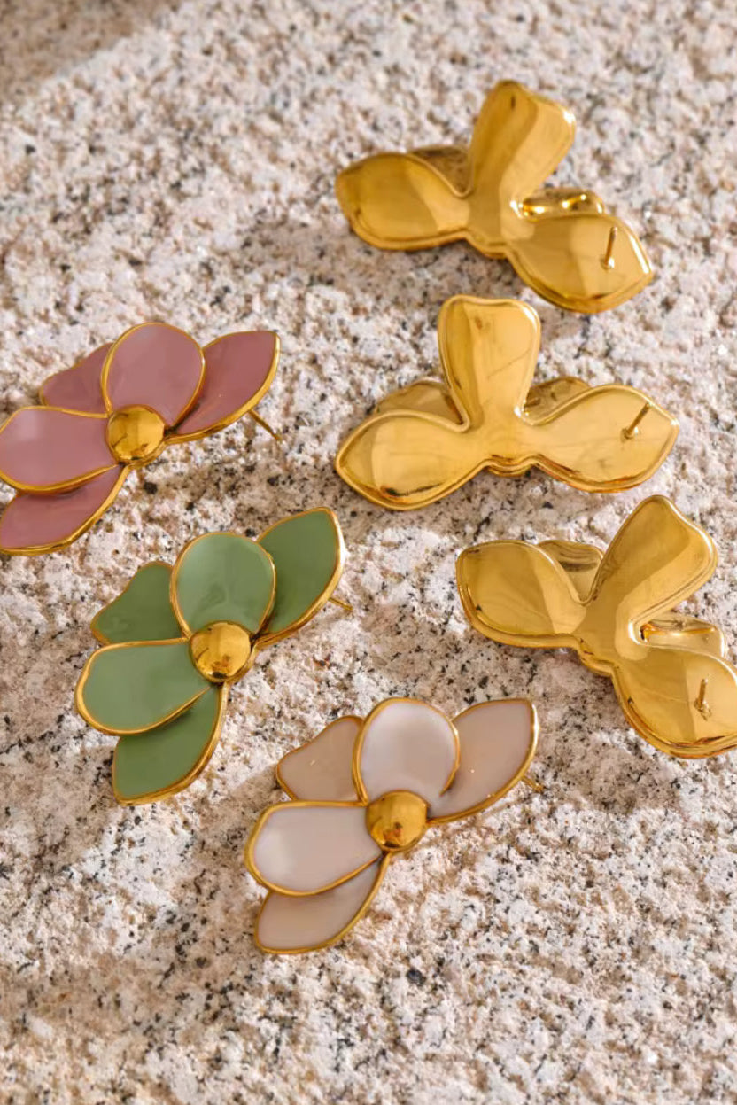 Small gold stud earrings for sensitive ears – stainless steel and nickel-free.
