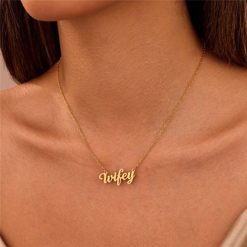 Mama Nana Pendant Necklace | 40NK9713: WIFEY